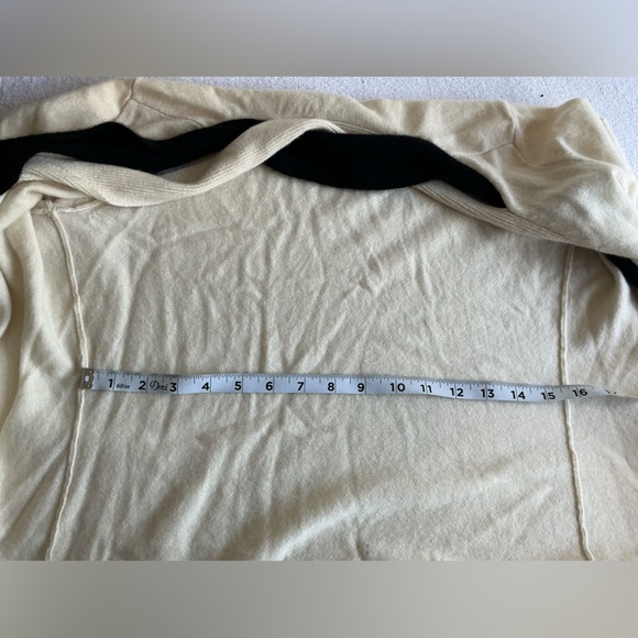 Neiman Marcus Cream and Black Cardigan Sz S - Picture 6 of 10